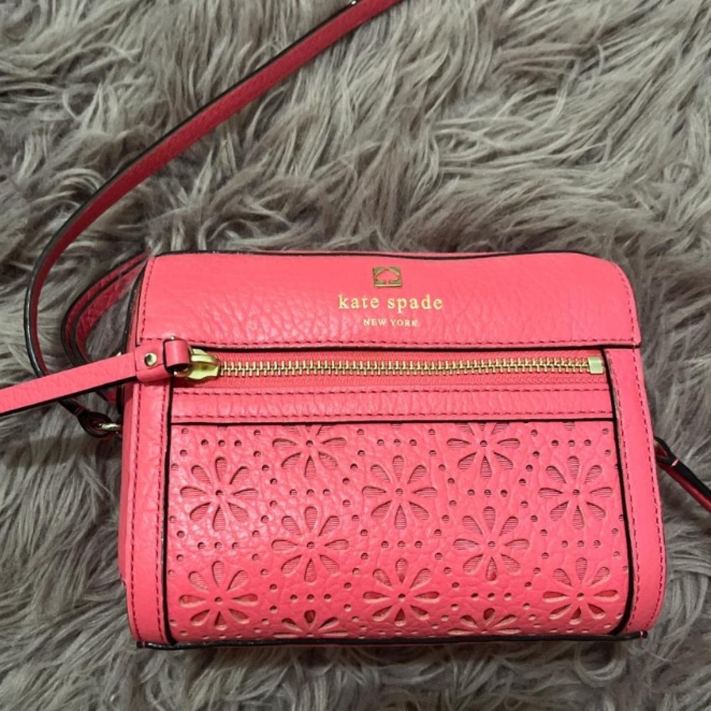 Kate Spade Pink Embossed Crossbody Bag with Gold Accents - Picture 1 of 4